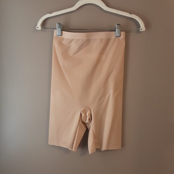 Spanx Invisible Shaping High Waisted, Mid-Thigh Short, Beige Small - Picture 1 of 10